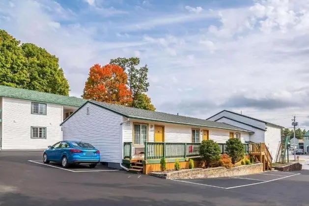 Econo Lodge Lake George Outlets - Dış Mekan