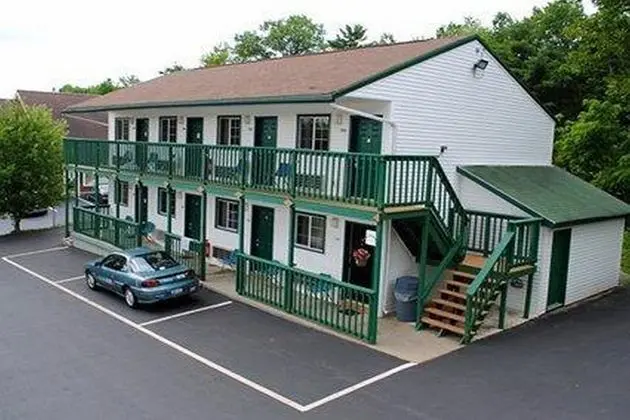 Econo Lodge Lake George Outlets - Genel