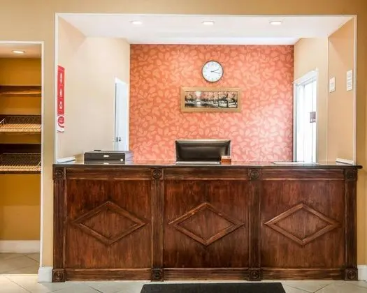 Econo Lodge Lakes Region - Lobi