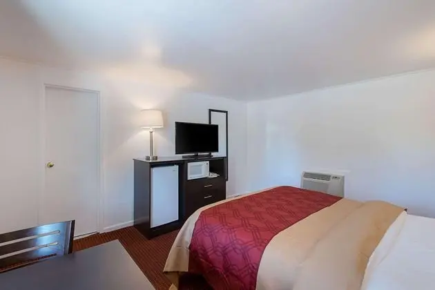 Econo Lodge Lee  Great Barrington
