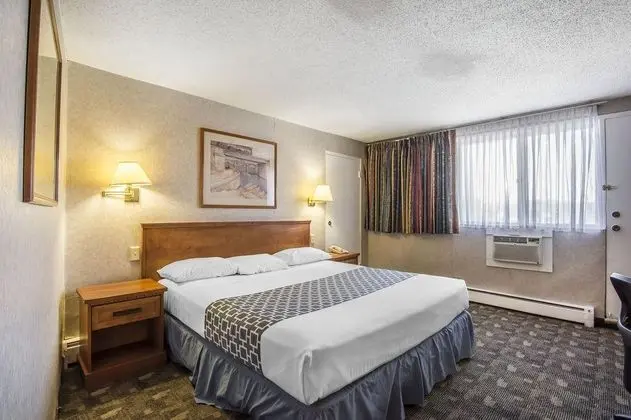 Econo Lodge Motel Village Calgary