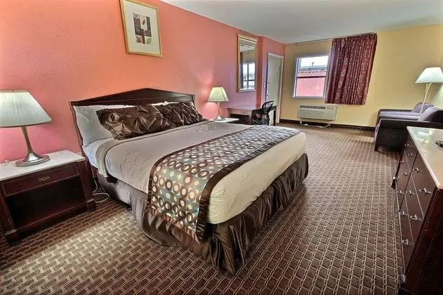 Econo Lodge at Military Circle