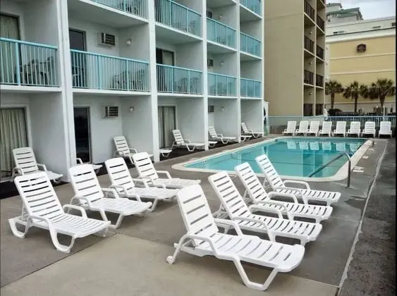 Econo Lodge - Havuz