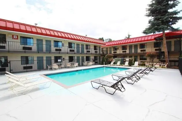 Econo Lodge Near Bellevue Square