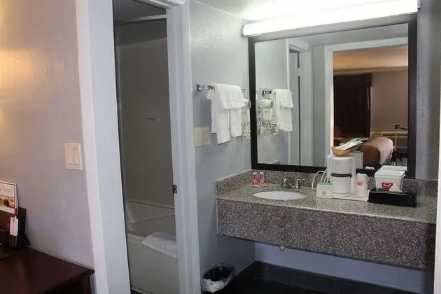 Econo Lodge near The Domain - The Arboretum
