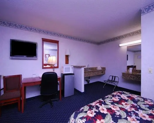 Econo Lodge Near Home Depot Center