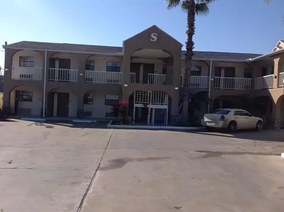 Econo Lodge - near Houston Medical Center-NRG Park