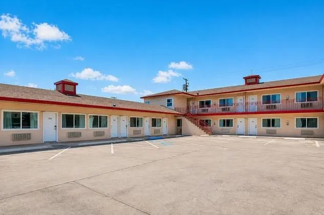 Econo Lodge - Dış Mekan
