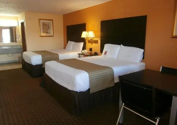Econo Lodge North