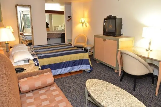 Econo Lodge at Port of Portland