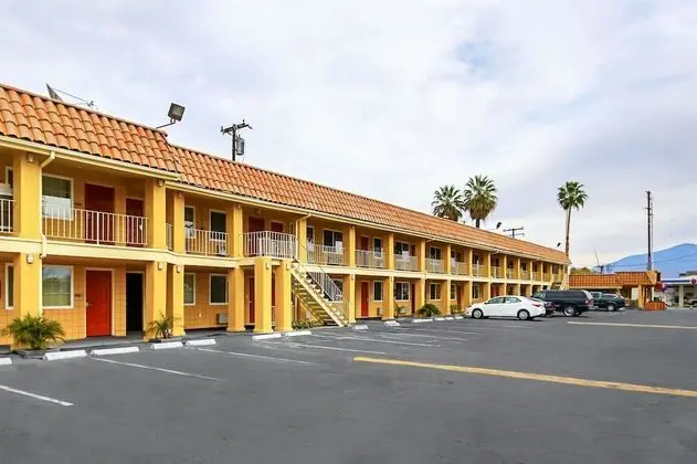 Econo Lodge San Bernardino I-215 - Dış Mekan
