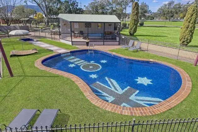 Econo Lodge Savannah Park Tamworth - Havuz