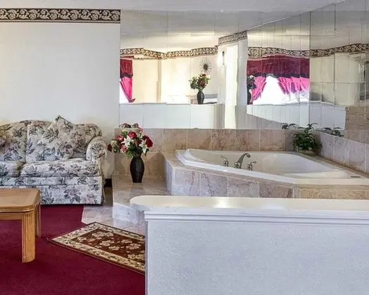 Econo Lodge South