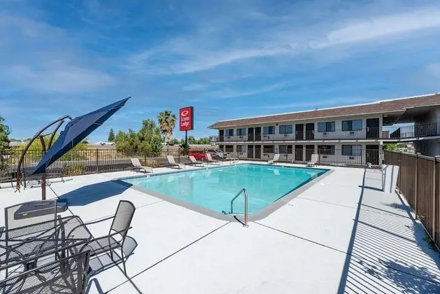 Econo Lodge Stockton near I-5 Fairgrounds - Havuz