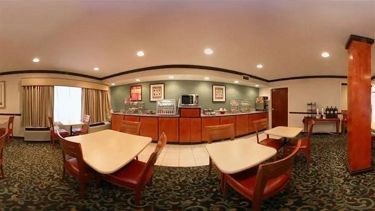 Econo Lodge & Suites