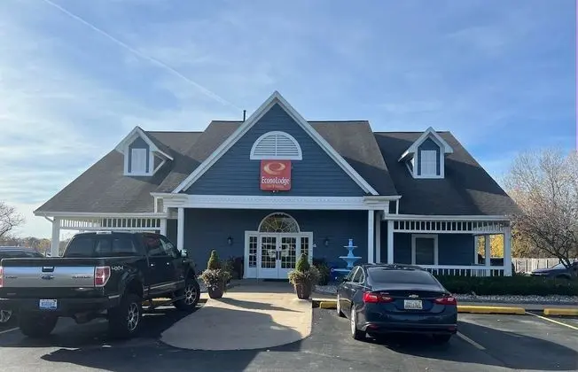 Econo Lodge & Suites - Dış Mekan