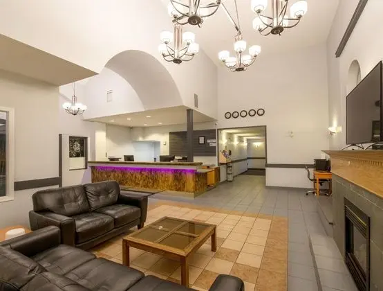 Econo Lodge & Suites Hinton - Lobi