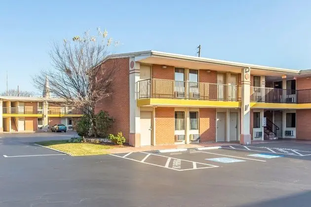 Econo Lodge & Suites Historic District