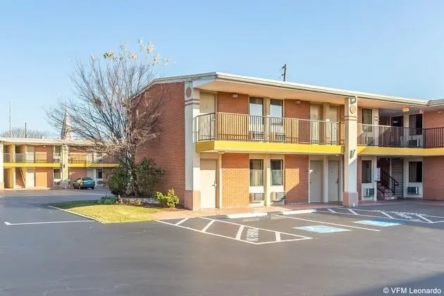 Econo Lodge & Suites Historic District