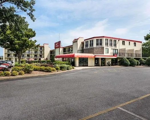Econo Lodge & Suites Resort