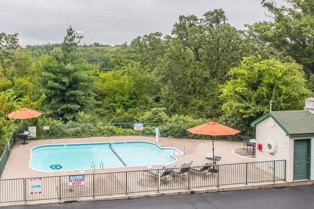 Econo Lodge at Thousand Hills
