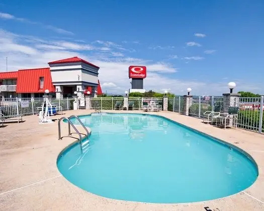 Econo Lodge University