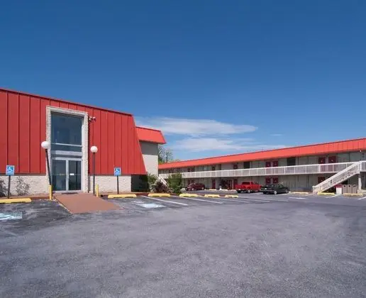 Econo Lodge University