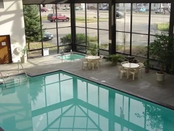 Econo Lodge Waupaca - Havuz