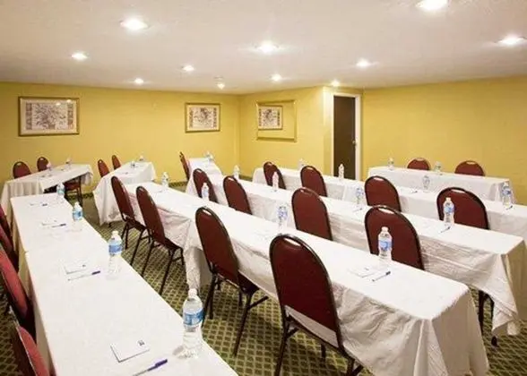 Econo Lodge Wesley Chapel - İş / Konferans