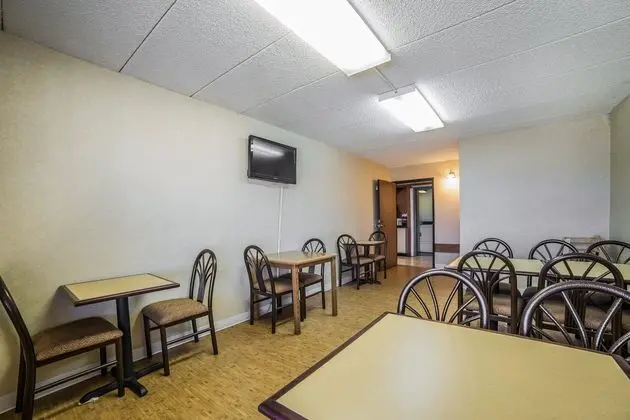Econo Lodge West End