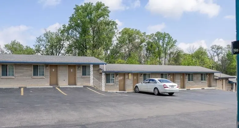 Economy Inn of Bloomington - Dış Mekan