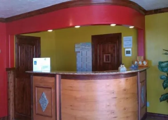 Economy Inn & Suites - Lobi