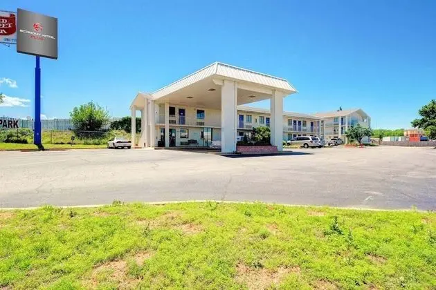 Economy Hotel Plus