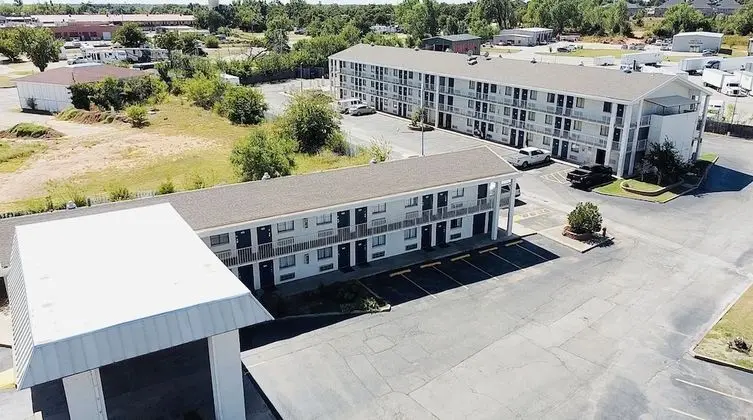 Economy Hotel Plus - Dış Mekan