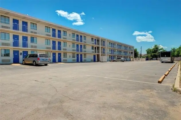 Economy Hotel Plus - Otopark