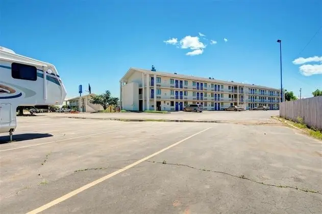 Economy Hotel Plus - Otopark