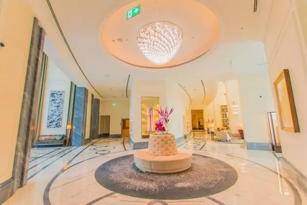 Edens Dubai - Address BLVD - Lobi