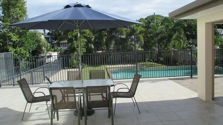 Edge Apartments Cairns - Havuz