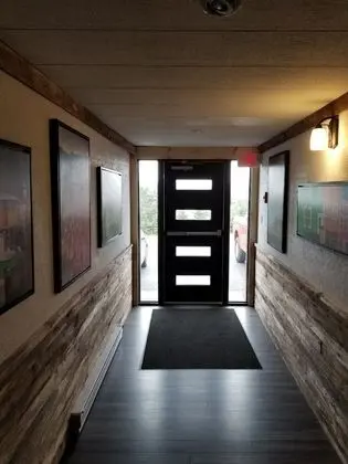 Edge of the Avalon Inn - Lobi