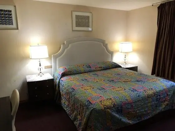 Edgebrook Motel - Oda