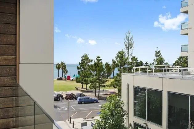 Edgewater 207
