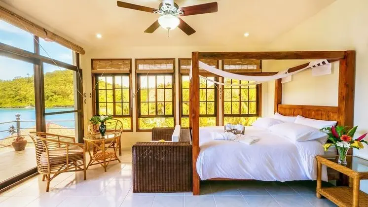 Edgewater Dive & Spa Resort - Oda