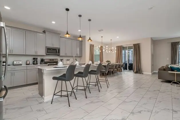 Edgy, Modern 6 Bed 5 Bath - Mutfak