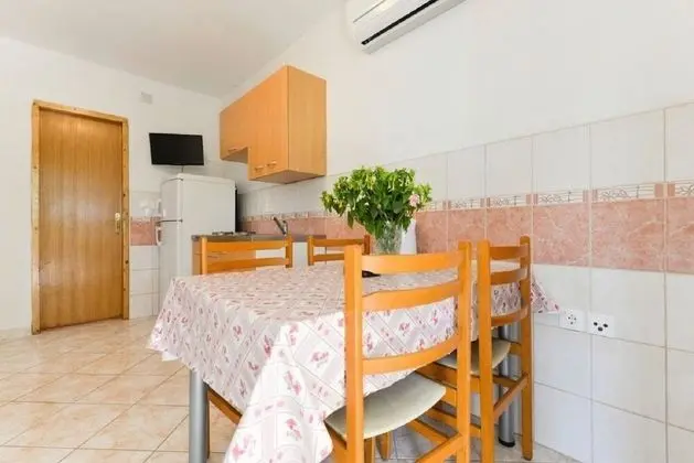 Edi - Amazing Location by the sea - A1 - Yerinde Yemek
