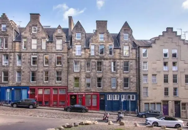 Edinburgh Spacious Apartment - Royal Mile