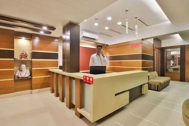 Edition O 17189 Hotel Kanak Ashram Road - Lobi