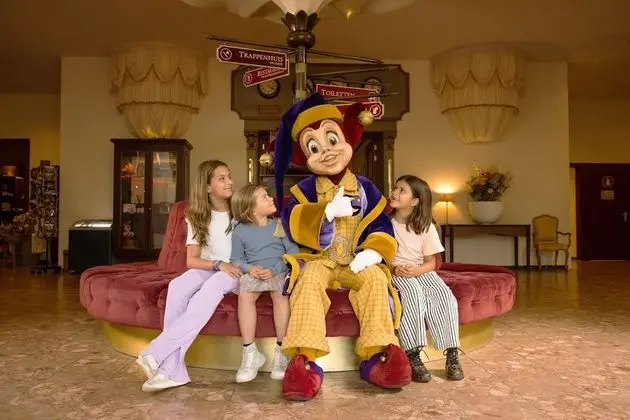 Efteling Hotel - Theme Park Tickets Included - Lobi