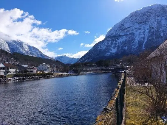 Eidfjord Riverside Apartments & Glamping - Dış Mekan