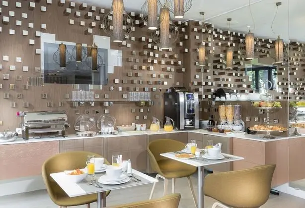 Hotel Eiffel Segur - Yerinde Yemek
