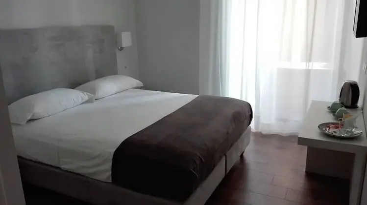 Eighty Four Luxury Rooms